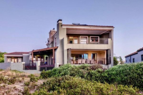 Holiday Home with Greenbelt & Lagoon Views